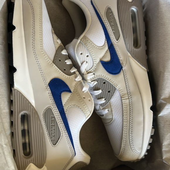 Nike Air Max 90 Brand New In Box Never Tried On - Picture 3 of 10